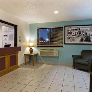 Super 8 By Wyndham Lexington Park/California Area